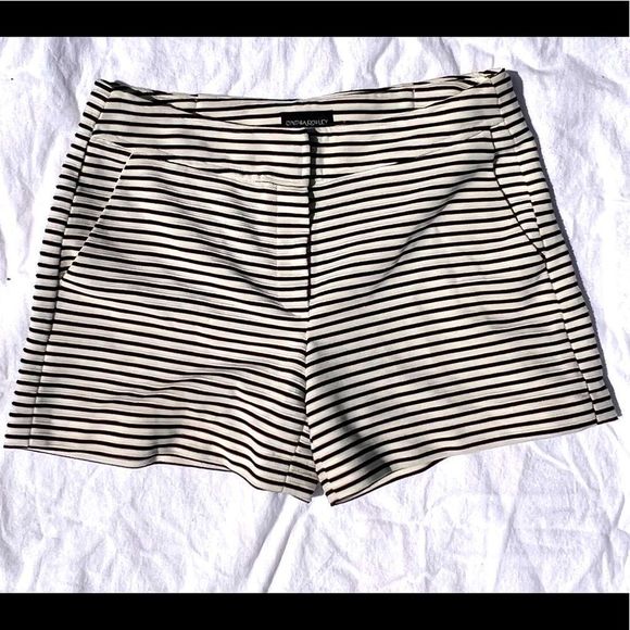 Cynthia Rowley Fitted Waist Black & White Stripe Shorts Size 4 - Picture 1 of 5
